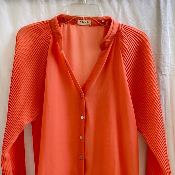 Coral Blouse Women's Size: Large - Picture 3 of 6